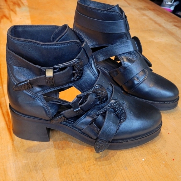 7.5 US TOPSHOP black all Leather Marco Buckle ankle Boots. - Picture 2 of 11